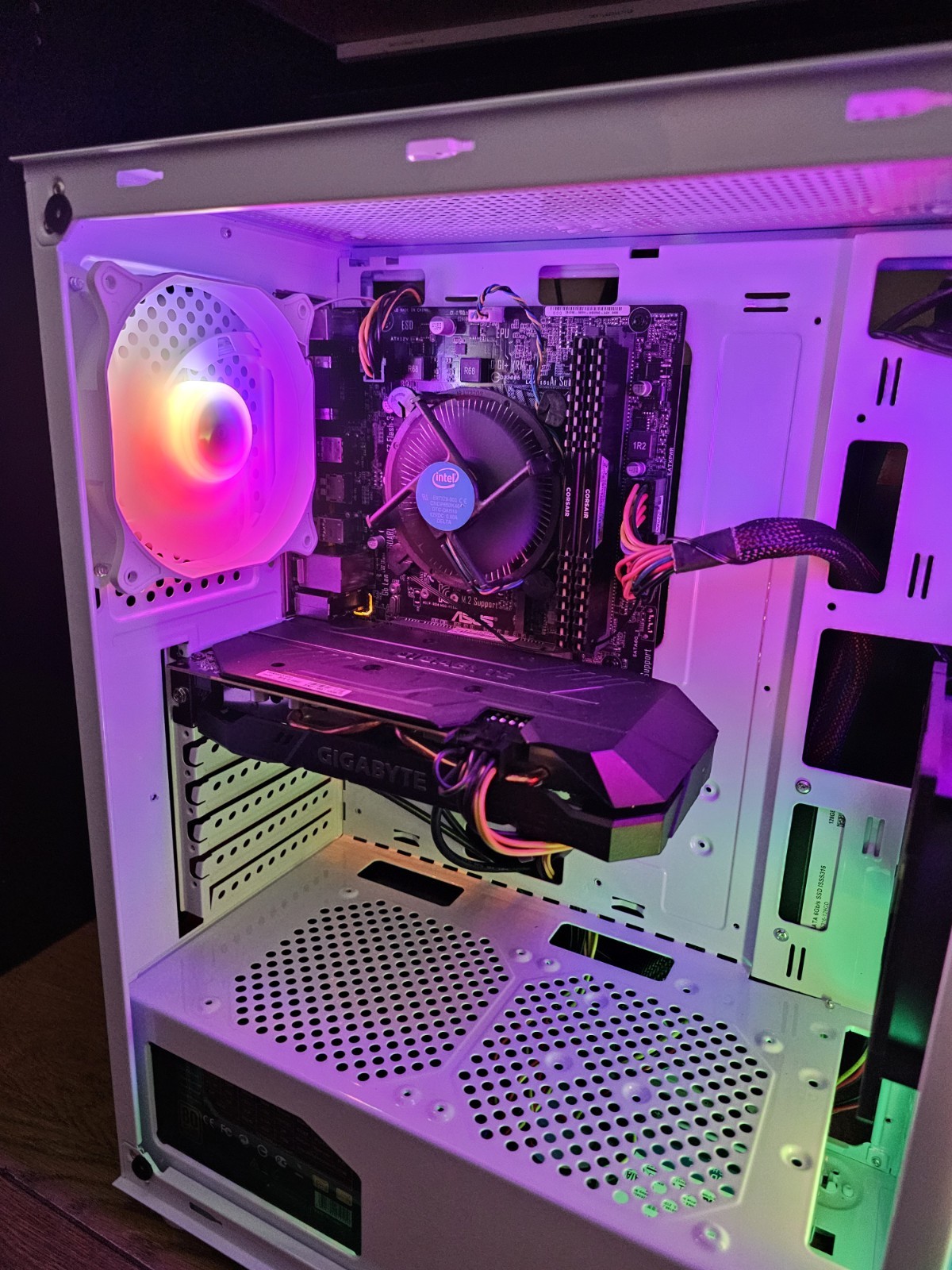 Real MARKBA233 gaming PC with RGB lighting